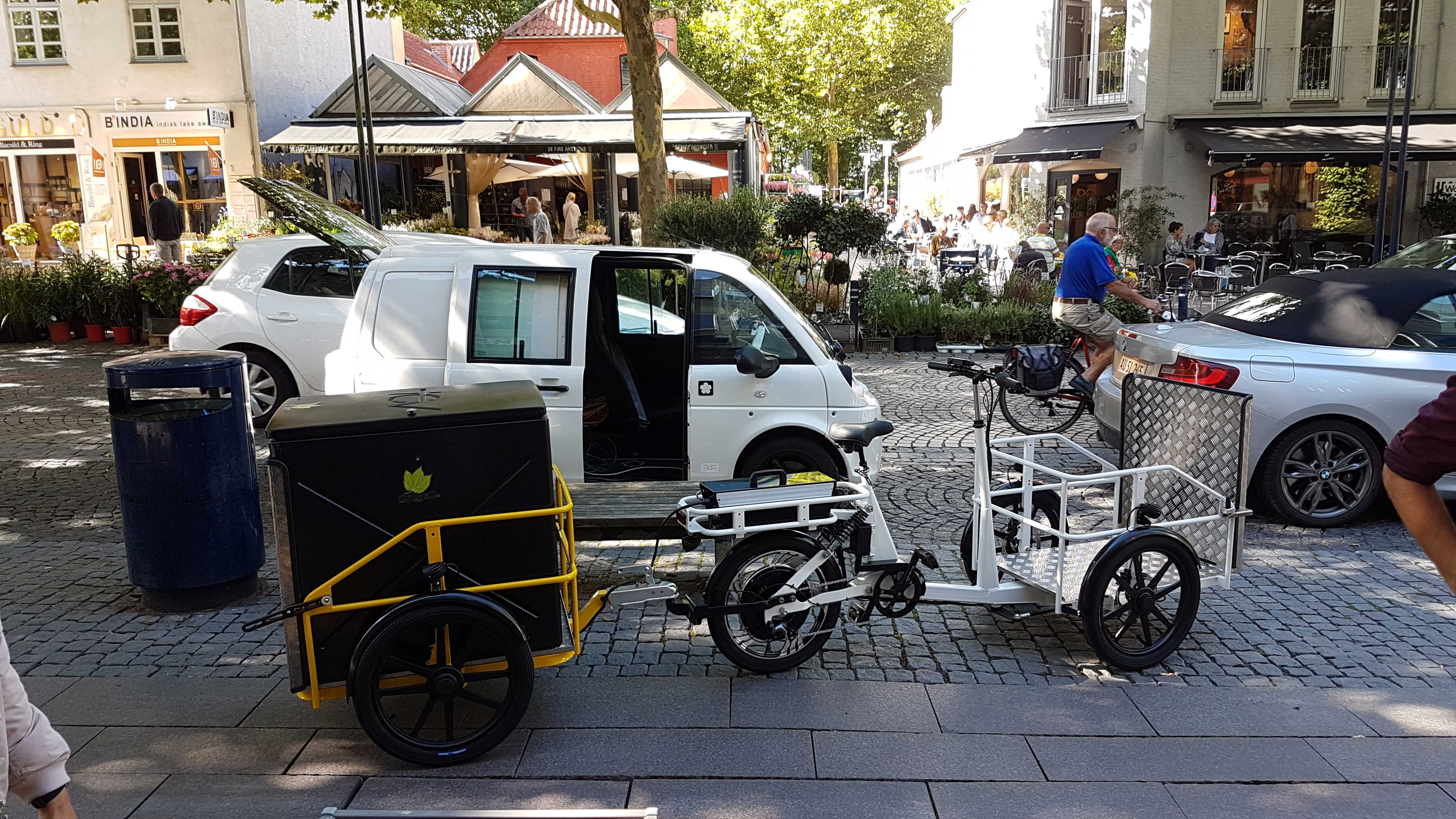 Grøn varelevering til Rådhuset, både med mini varevogn og el-cykel.